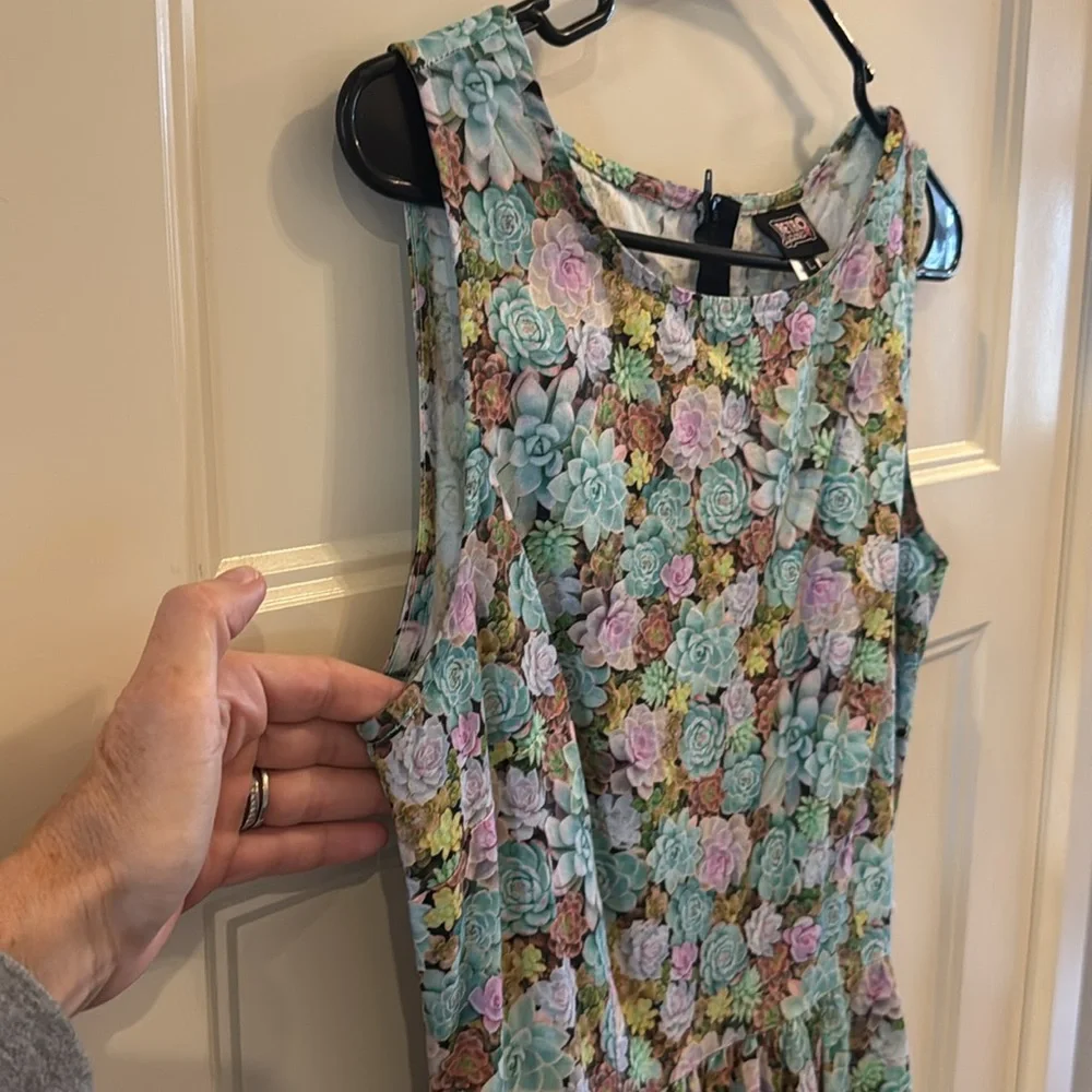 RetroLicious sleeveless dress with beautiful succulent pattern! 🪴 - Picture 6 of 7
